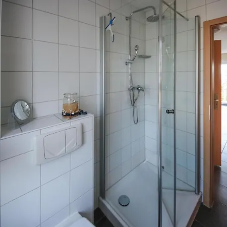 1 Bedroom Beautiful In 아파트 Röbel